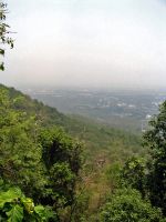 Doi Suthepilla, eli vuorella lähellä Chiang Maita (ko. kaupunki näkyy tässä kuvassa ko. vuorelta)